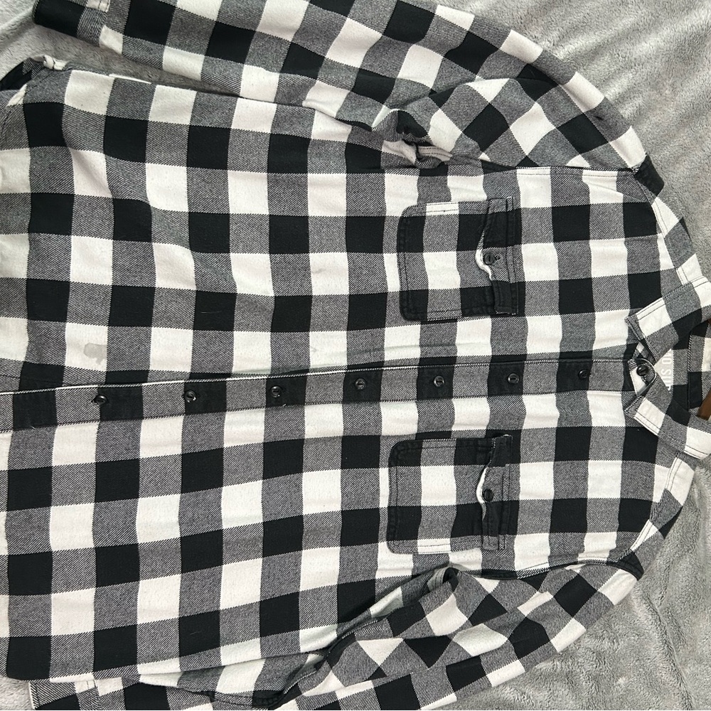 Men’s size xl black and white flannel